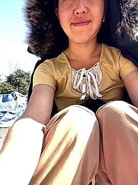 Snapshot of Huong-Ly chatting on 01/12/26, 04:07 Huong-Ly online show from 01/12/26, 04:07