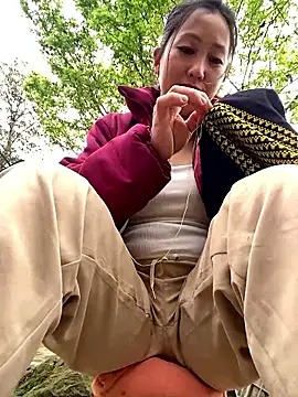 Snapshot of Huong-Ly chatting on 02/24/26, 01:47 Huong-Ly online show from 02/24/26, 01:47