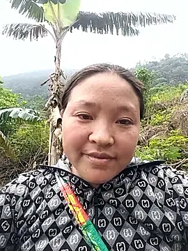Snapshot of MuiNay chatting on 04/27/26, 04:21 MuiNay online show from 04/27/26, 04:21
