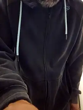 Snapshot of Stingles chatting on 09/13/25, 09:47 Stingles online show from 09/13/25, 09:47