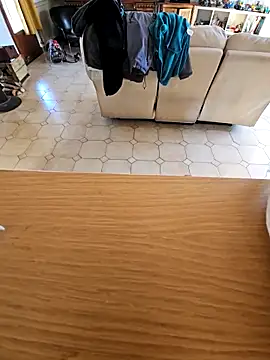 Snapshot of Stingles chatting on 10/12/25, 09:19 Stingles online show from 10/12/25, 09:19