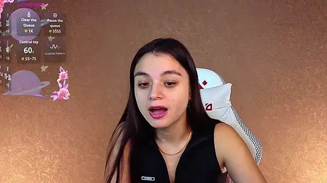 Leila Hefner online show from 10/10/25, 02:32