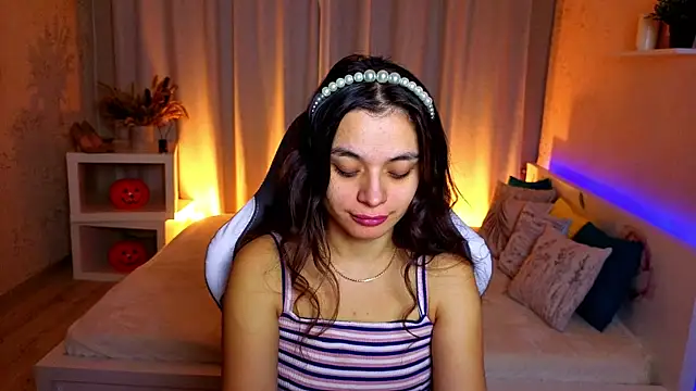 Leila Hefner online show from 11/20/25, 02:56