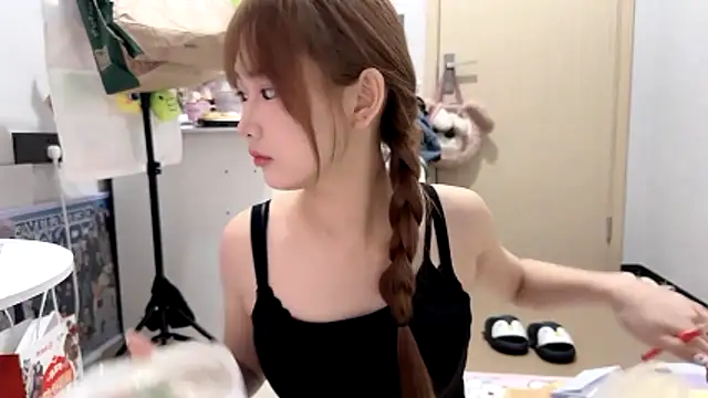 Snapshot of Ann-cookie chatting on 11/12/25, 02:17 Ann-cookie online show from 11/12/25, 02:17