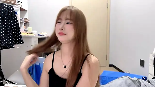 Snapshot of Ann-cookie chatting on 12/01/25, 04:34 Ann-cookie online show from 12/01/25, 04:34