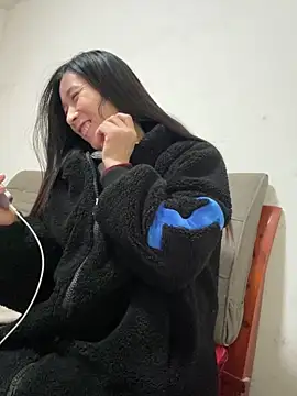 crhong666 online show from 12/04/25, 12:31