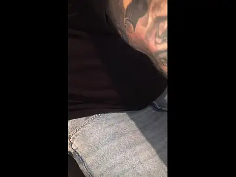 Snapshot of JeffryBoy36 chatting on 11/15/25, 01:03 JeffryBoy36 online show from 11/15/25, 01:03