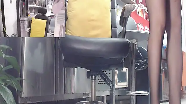 Snapshot of Eileen-L chatting on 10/04/25, 01:03 Eileen-L online show from 10/04/25, 01:03