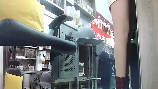 Snapshot of Eileen-L chatting on 11/23/25, 03:17 Eileen-L online show from 11/23/25, 03:17