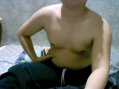 Snapshot of alhex_gay26 chatting on 02/26/26, 01:32 alhex gay26 online show from 02/26/26, 01:32