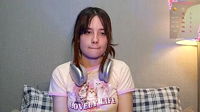 Honeey Beee online show from 12/15/25, 04:33