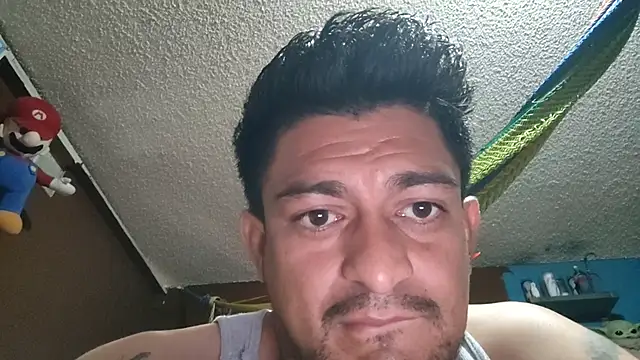 Snapshot of titolovemilfs chatting on 12/18/25, 09:21 titolovemilfs online show from 12/18/25, 09:21