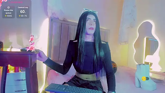 Snapshot of Daniela_sanchezx chatting on 10/24/25, 07:10 Daniela sanchezx online show from 10/24/25, 07:10