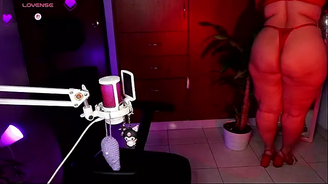 Snapshot of tinamqueen1 chatting on 03/16/26, 09:35 tinamqueen1 online show from 03/16/26, 09:35