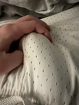 Snapshot of Thomas3325 chatting on 10/31/25, 04:02 Thomas3325 online show from 10/31/25, 04:02