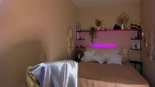 Snapshot of MaryRosenberg chatting on 10/10/25, 11:31 MaryRosenberg online show from 10/10/25, 11:31