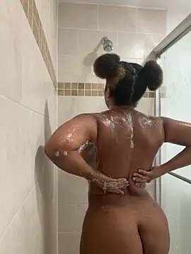 LuckyKhloe online show from 05/05/26, 07:22