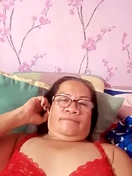 Snapshot of vickyhot1966 chatting on 09/30/25, 12:43 vickyhot1966 online show from 09/30/25, 12:43