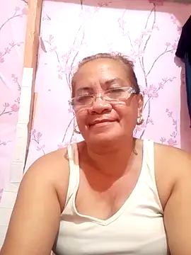 Snapshot of vickyhot1966 chatting on 10/18/25, 04:26 vickyhot1966 online show from 10/18/25, 04:26