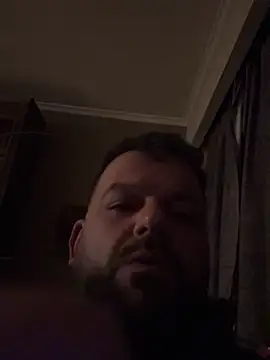 Snapshot of jerrebaker chatting on 10/20/25, 04:02 jerrebaker online show from 10/20/25, 04:02