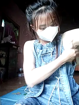 Snapshot of Dung-Thao19 chatting on 09/22/25, 10:17 Dung-Thao19 online show from 09/22/25, 10:17