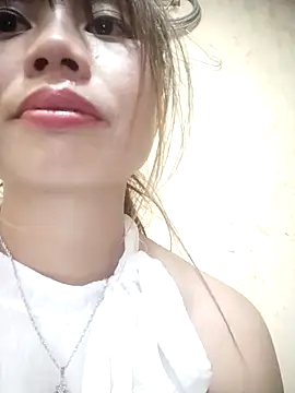 Snapshot of Dung-Thao19 chatting on 10/19/25, 01:45 Dung-Thao19 online show from 10/19/25, 01:45
