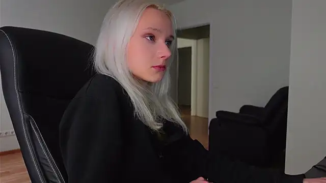 Laura Chaplin online show from 05/08/26, 12:32
