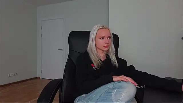 Laura Chaplin online show from 05/09/26, 05:23