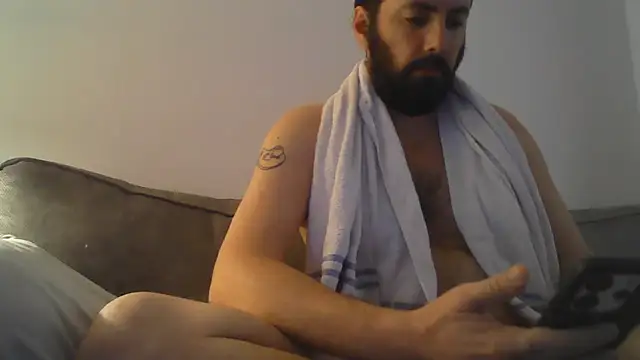 Snapshot of Big_Bi_Cub chatting on 09/09/25, 02:49 Big Bi Cub online show from 09/09/25, 02:49