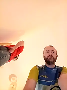 Snapshot of Big_Bi_Cub chatting on 10/17/25, 06:16 Big Bi Cub online show from 10/17/25, 06:16