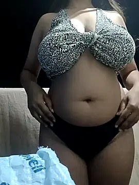 Snapshot of Hott_Muskan chatting on 12/15/25, 06:34 Hott Muskan online show from 12/15/25, 06:34