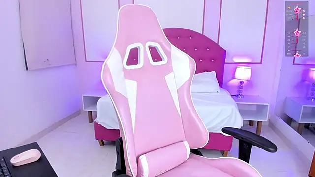 STEFANY MOLL online show from 11/05/25, 04:01