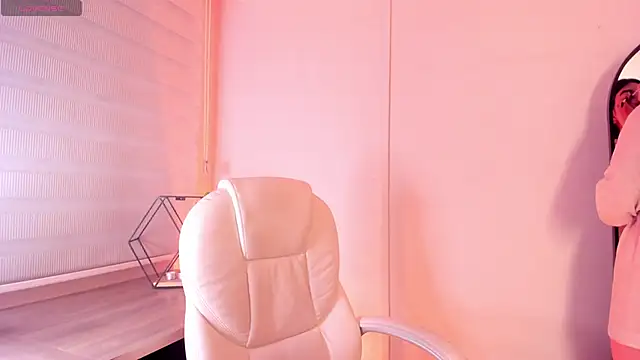 Emma  clark  online show from 12/19/25, 12:45