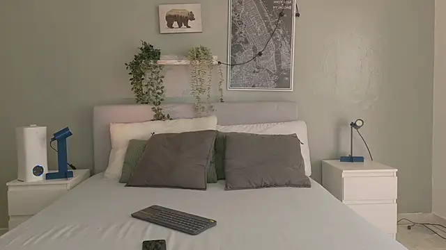 Nickifox   online show from 12/01/25, 07:30