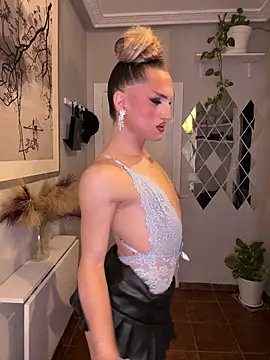 Snapshot of lacattiva chatting on 10/08/25, 08:28 lacattiva online show from 10/08/25, 08:28