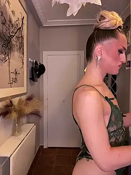 Snapshot of lacattiva chatting on 10/09/25, 05:44 lacattiva online show from 10/09/25, 05:44