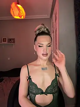 Snapshot of lacattiva chatting on 10/14/25, 02:34 lacattiva online show from 10/14/25, 02:34