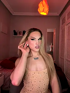 Snapshot of lacattiva chatting on 11/18/25, 05:06 lacattiva online show from 11/18/25, 05:06