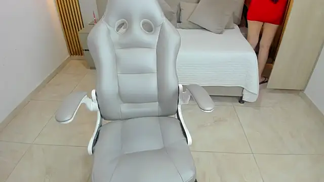 Keisha jalal online show from 11/04/25, 07:24