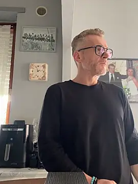 Snapshot of Axl_hot chatting on 03/06/26, 01:07 Axl hot online show from 03/06/26, 01:07