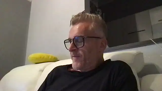 Axl hot online show from 06/10/26, 07:46