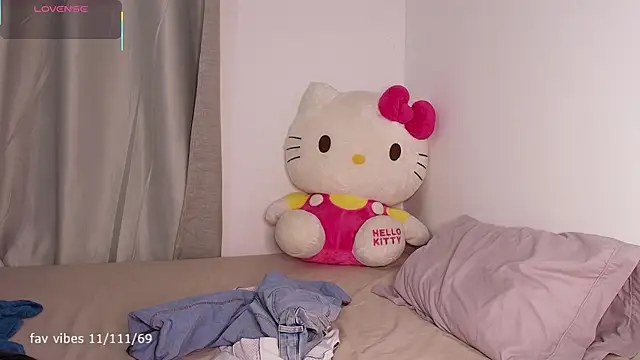Snapshot of dulceangel__ chatting on 09/11/25, 02:22 dulceangel   online show from 09/11/25, 02:22
