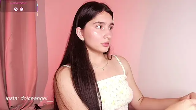 Snapshot of dulceangel__ chatting on 09/25/25, 03:43 dulceangel   online show from 09/25/25, 03:43