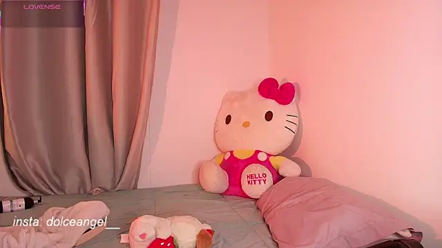 Snapshot of dulceangel__ chatting on 10/02/25, 02:40 dulceangel   online show from 10/02/25, 02:40