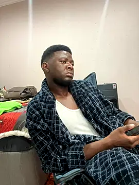 Snapshot of Dynamite_cums_in_size_2 chatting on 11/25/25, 07:19 Dynamite cums in size 2 online show from 11/25/25, 07:19