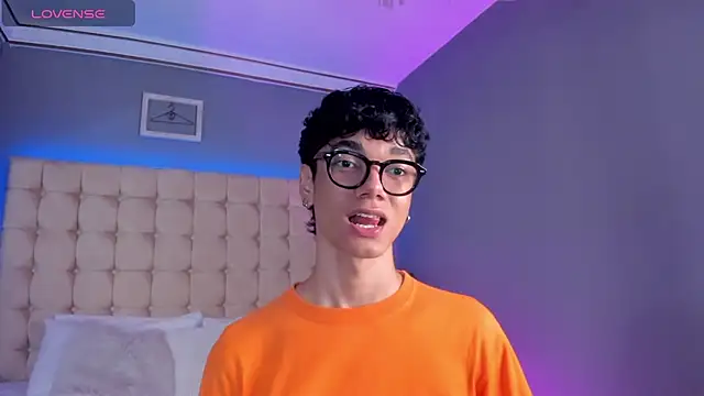 Snapshot of Phillicious__ chatting on 09/16/25, 01:17 Phillicious online show from 09/16/25, 01:17