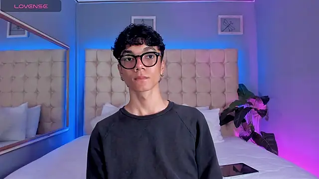 Snapshot of Phillicious__ chatting on 09/22/25, 09:28 Phillicious online show from 09/22/25, 09:28