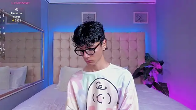 Snapshot of Phillicious__ chatting on 09/24/25, 10:24 Phillicious online show from 09/24/25, 10:24