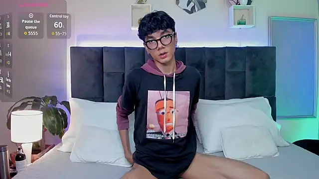 Snapshot of Phillicious__ chatting on 10/03/25, 09:12 Phillicious online show from 10/03/25, 09:12