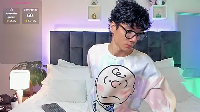 Snapshot of Phillicious__ chatting on 10/04/25, 09:35 Phillicious online show from 10/04/25, 09:35